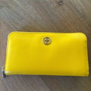 Tory Burch wallet